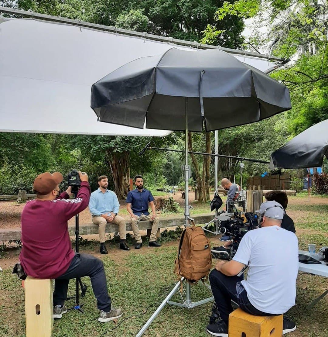 Bastidores de uma gravação ao ar livre