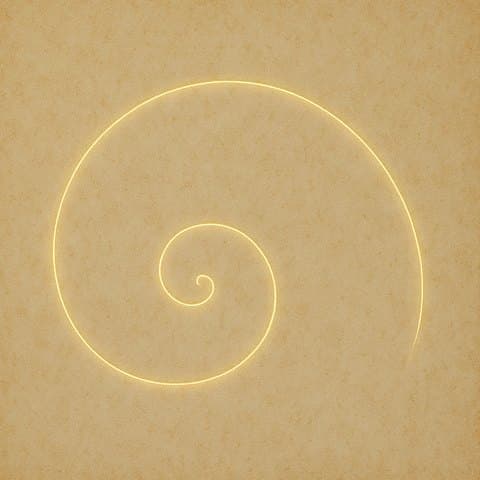 Símbolo Espiral Áurea em dourado sobre pergaminho